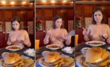 Video by Kerolay Chaves naked in the restaurant